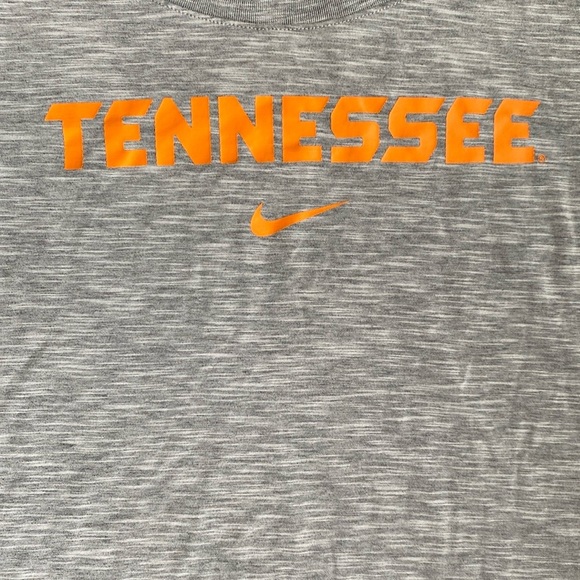 Excellent condition, Gray Nike Long Sleeve Tennessee Shirt size women’s medium - Picture 3 of 7